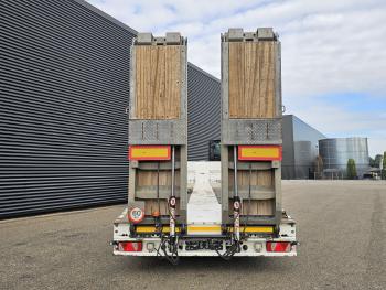 MAX 110 / 3 X STEERING AXLE / HYDRAULIC RAMP